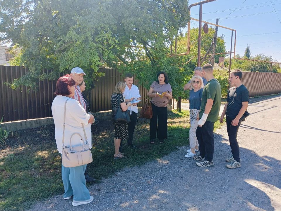 Юрий Будрин: Сегодня, 29 августа 2025 года, по поручению Главы Республики Дениса Пушилина, активист района Ирина Покрасова провела встречу с жителями по адресу: Керченская, 10