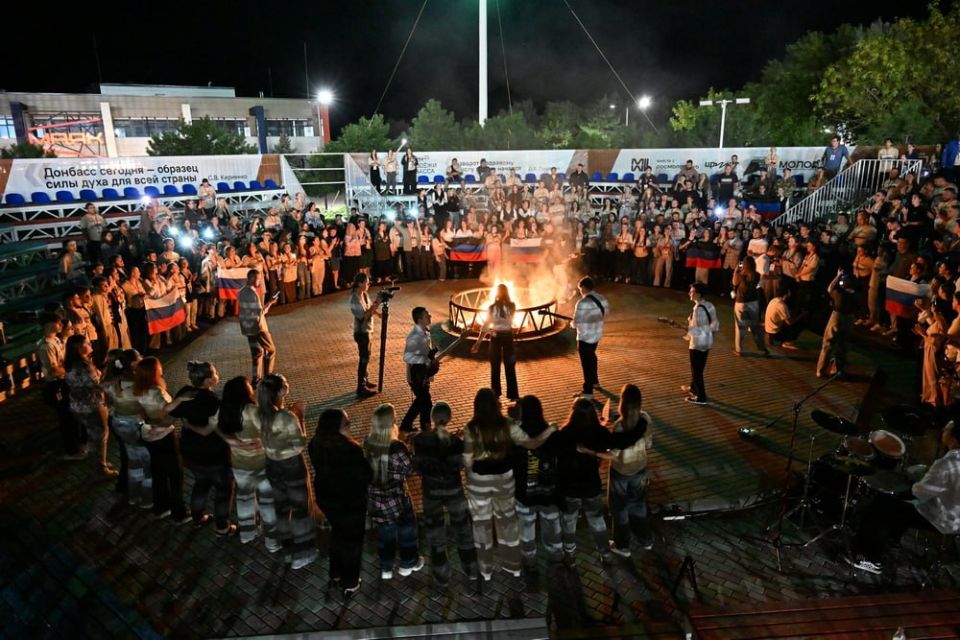 «Больше амбиций!»: Денис Пушилин встретился с участниками Форума молодежи Донбасса