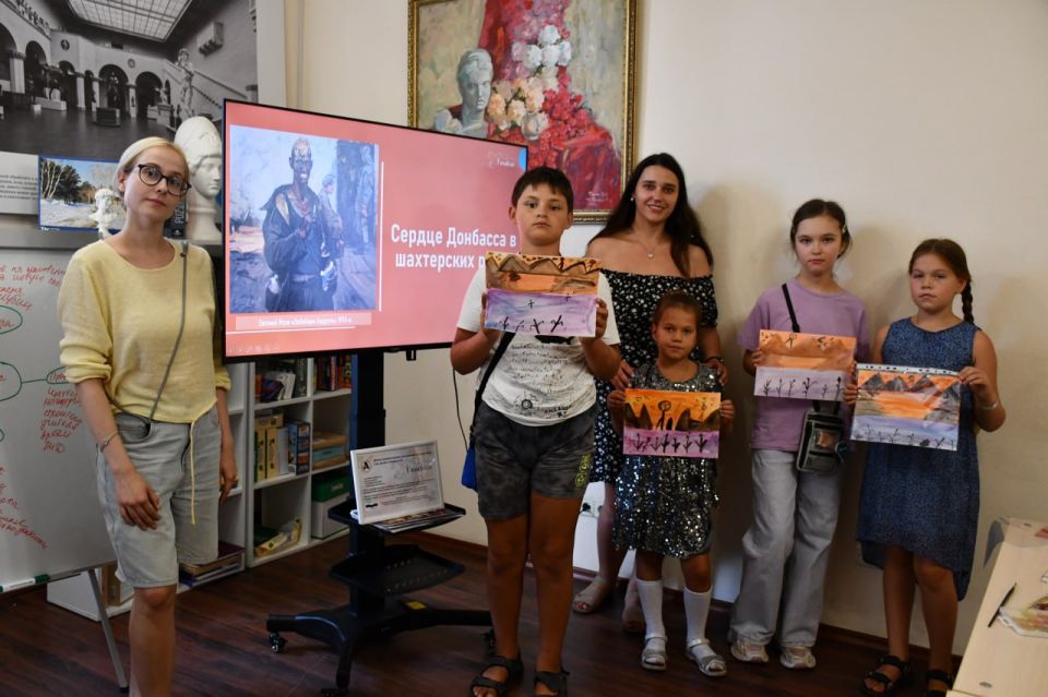 Главные праздники для каждого дончанина - День города и День шахтёра - Центр художественно-эстетического воспитания Донецкого республиканского художественного музея отметил творчески