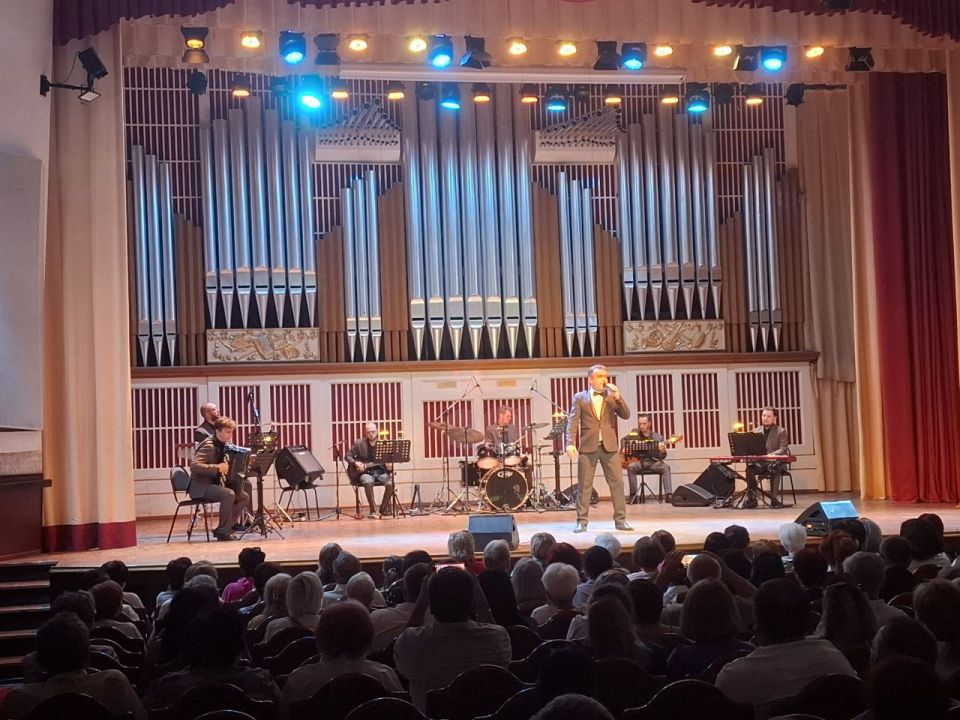 Праздничный концерт «Спят курганы темные» прошел в Донецкой филармонии