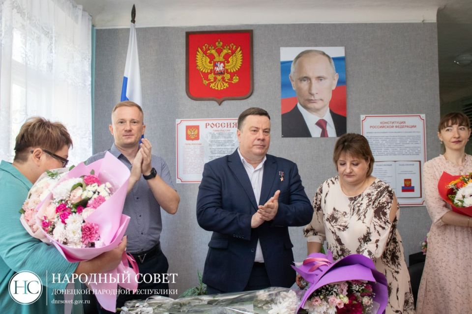 Константин Кузьмин посетил линейку в донецкой школе №39