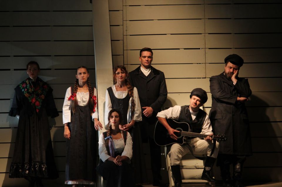 Открытие юбилейного 55-го театрального сезона состоялось в Донецком республиканском академическом молодежном театре