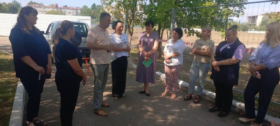 Михаил Меренков: Состоялась встреча заместителя руководителя Управы Буденновского внутригородского района Геннадия Хоменка с трудовым коллективом учреждения образования