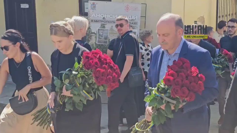 Во Львове у собора Святого Юра проходит церемония прощания с Андреем Парубием