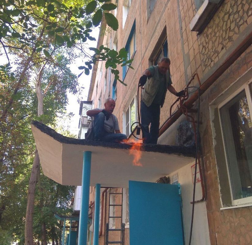 Наталья Бегуненко: Сотрудники Петровского участка № 1 Донецкого Филиала «Единого регионального фонда по управлению МКД на территории ДНР» продолжают выполнять ремонтные работы по следующим адресам: ул. Стаханова, 6; пл....