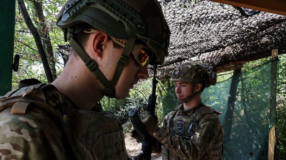 Штурмовик ВС РФ рассказал об освобождении Камышевахи в ДНР: отступающие боевики ВСУ применили новую тактику