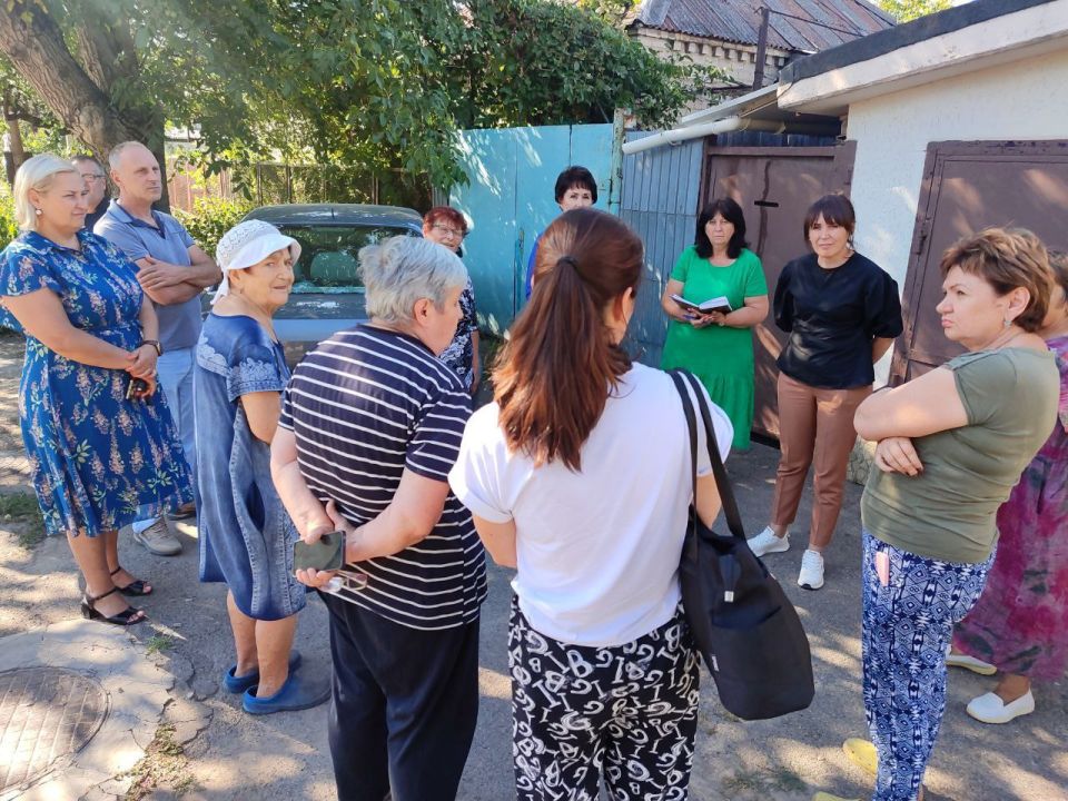 Василий Ткачук: Сегодня, 3 сентября, по поручению Главы ДНР Дениса Пушилина, руководитель Управы Калининского внутригородского района Администрации городского округа Донецк Елена Синецкая провела встречу с жителями района