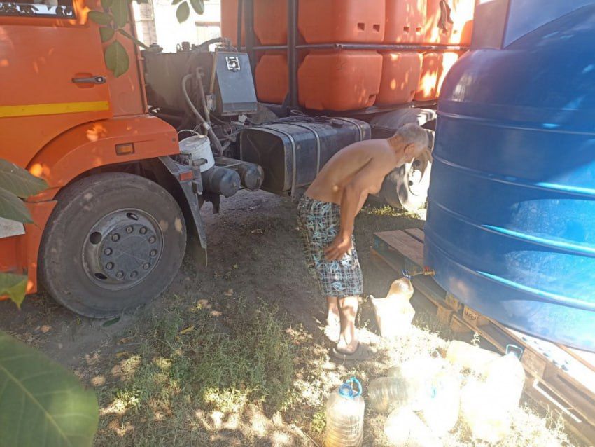 Подвоз воды населению отменили в Киевском районе Донецка из-за нехватки водовозов