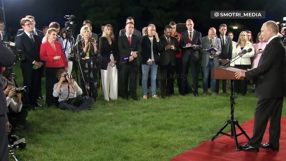 Что касается встреч с Зеленским, я не исключал таких встреч, есть ли какой-то смысл в этих встречах? — Путин