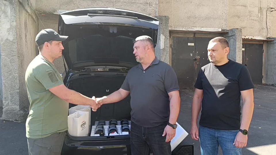 «ДОНБАССТЕПЛОЭНЕРГО» - ФРОНТУ!»: СЕРГЕЙ ПОЛХОВ ПЕРЕДАЛ ПОМОЩЬ БОЙЦАМ СВО