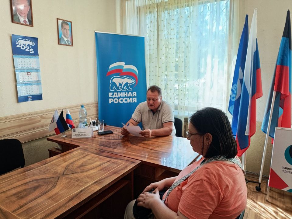 Валентин Левченко: В общественной приемной партии "Единая Россия" Киевского района провел очередной прием граждан