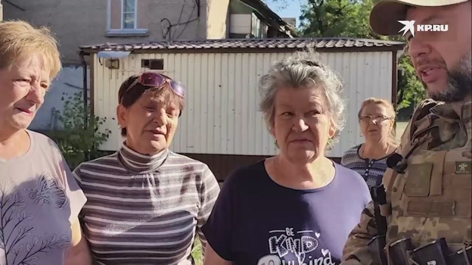 «Все острые вопросы взяты в работу»: Пушилин и Кириенко встретились с жителями Горняка и осмотрели разрушенный храм в Карловке