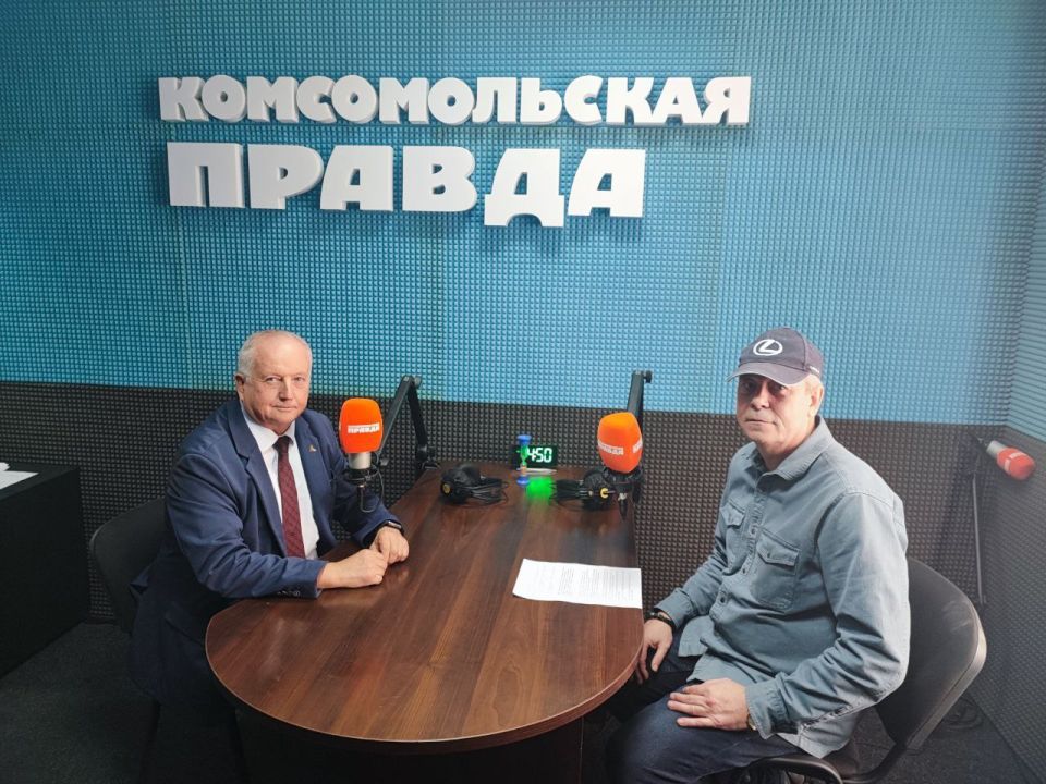 Эдуард Басурин: Сегодня воскресенье и мы снова в эфире на радио "Комсомольская правда-Новороссия" на новой частоте 98,2 в Донецке