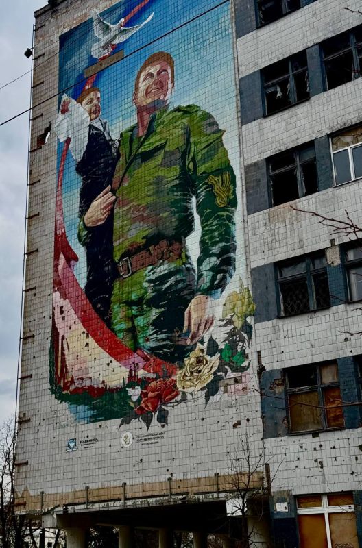 Александр Волошин: #пейзажиДонбасса. Мурал на фасаде Донецкого национального технического университета