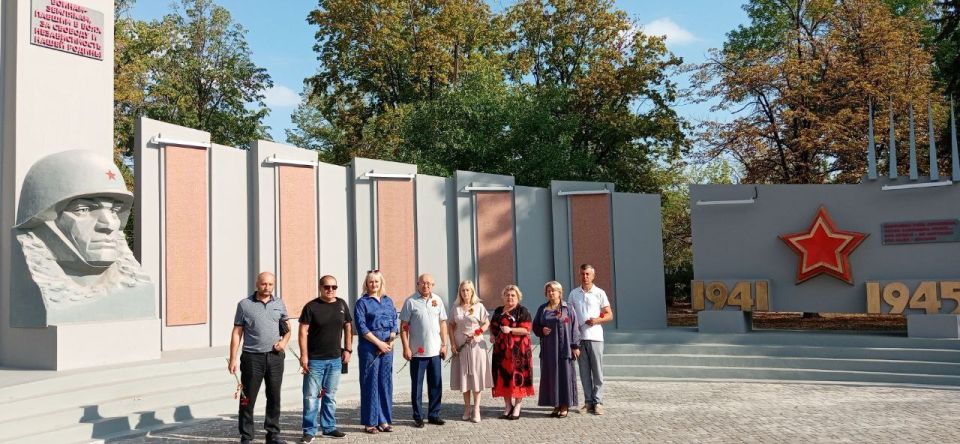 Наталья Бегуненко: В Петровском районе состоялась церемония возложения цветов к памятникам Великой Отечественной войны, посвященная Дню освобождения Донбасса от немецко-фашистских захватчиков