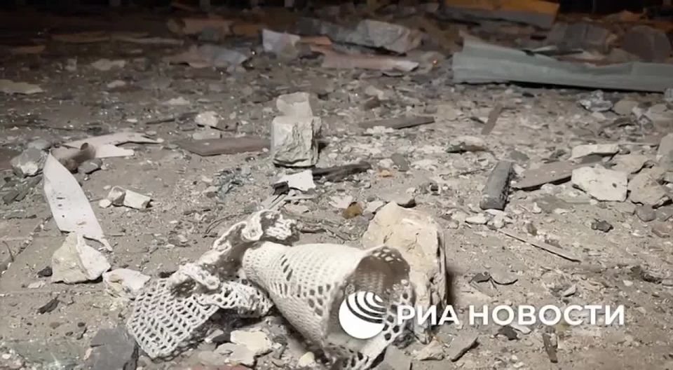 Последствия удара ВСУ по школе № 20 в Калининском районе Донецка