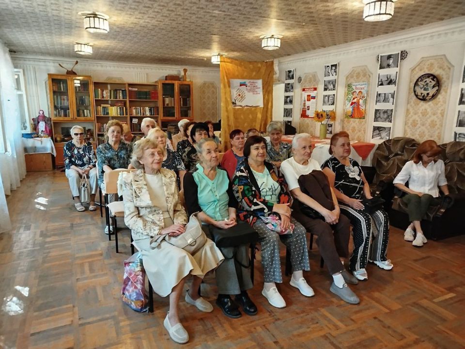 Валентин Левченко: В Центре социального обслуживания Киевского района города Донецка состоялся концерт, приуроченный к 82-летию освобождения Донбасса от немецко-фашистских захватчиков