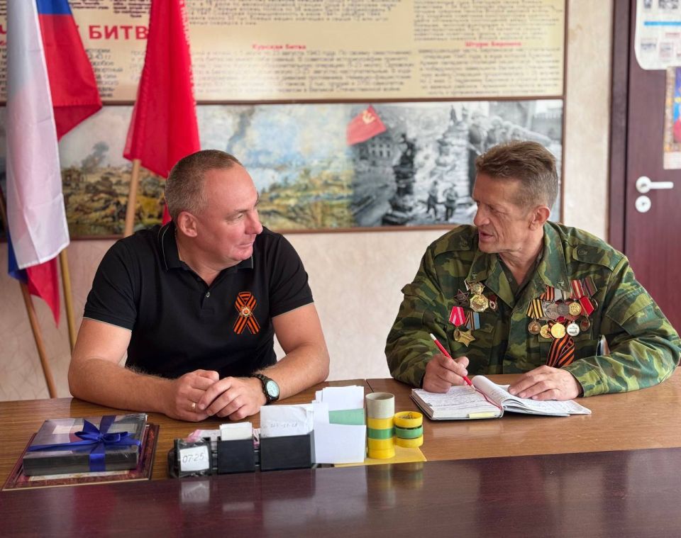 Михаил Меренков: Сегодня с председателем Общественной Буденновской районной организации ветеранов Николаем Охрименко обсудили вопросы по взаимодействию проведения мероприятий, направленных на поддержку участников СВО и...