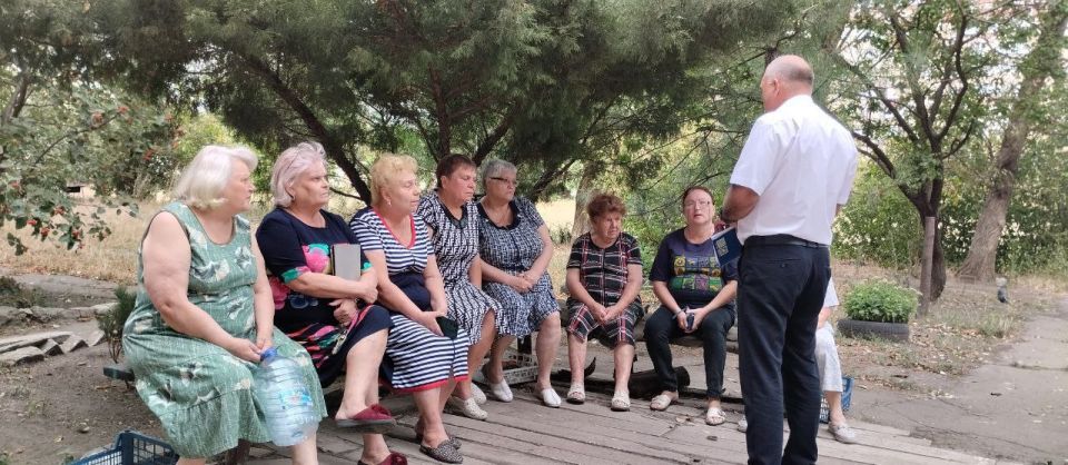 Наталья Бегуненко: По поручению Главы ДНР Дениса Пушилина в Петровском районе продолжаются сходы с жителями района