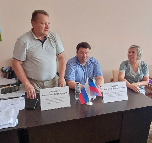 Валентин Левченко: Совместно с депутатом Донецкого городского совета Василием Гребенюком провел встречу в трудовом коллективе Республиканского центра здоровья