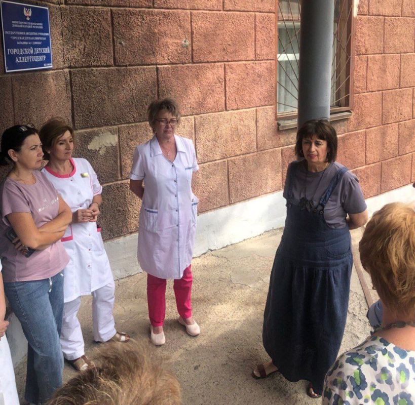 Валентин Левченко: Сегодня заместитель руководителя Управы Елена Повалий провела встречу с коллективом Городской детской клинической больницы №1 г.Донецка
