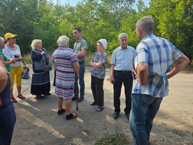 Секретарь #Комитет_по_природопользованию_экологии_недрам_и_природным_ресурсам Александр Мальков (фракция «Единая Россия») совместно с заместителем руководителя Управы Александром Барабашом провел сход граждан в Пролетарском...