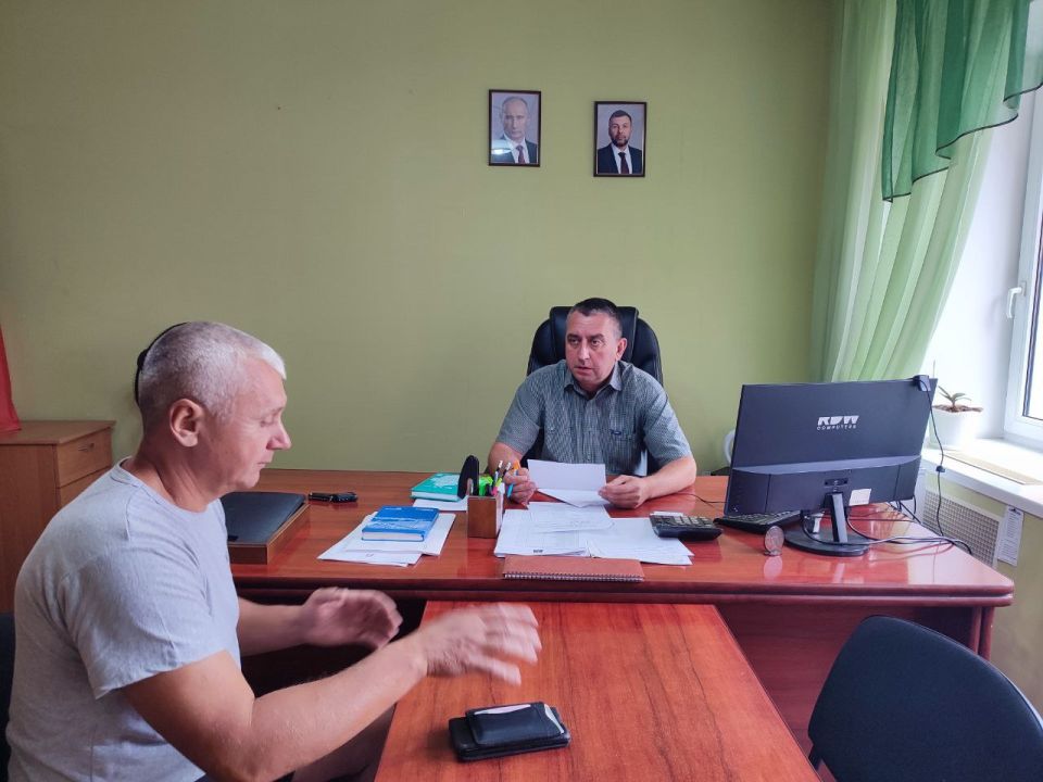 Сегодня, 10 сентября 2025 года, заместитель руководителя Управы Кировского внутригородского района Администрации городского округа Донецк ДНР Роман Гладких провел личный прием граждан