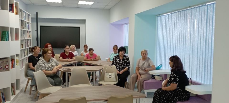 По Поручения Главы Донецкой Народной Республики Дениса Пушилина представители Министерства культуры продолжают рабочие встречи с трудовыми коллективами