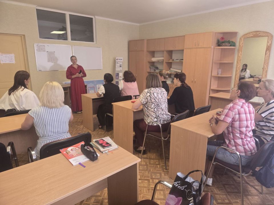 Сегодня, в рамках реализации проекта "Новая школа" Всероссийской политической партии "Единая Россия" состоялась встреча с трудовым коллективом Государственного бюджетного образовательного учреждения "Лицей №37 г.о. Донецк»