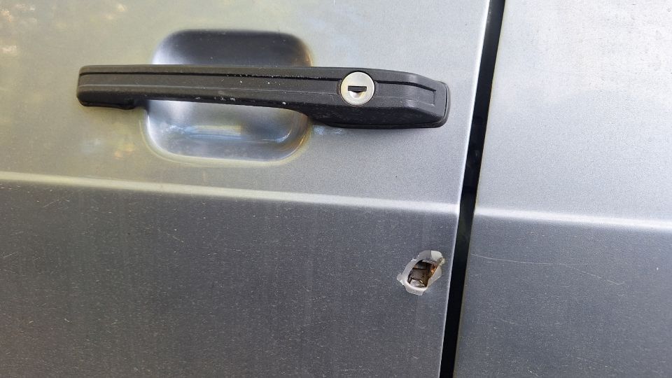 Дмитрий Астрахань: Доброе утро Вьетнам!. Сволочи таки достали ночью мою везучую машину, но она на ходу и продолжит работу