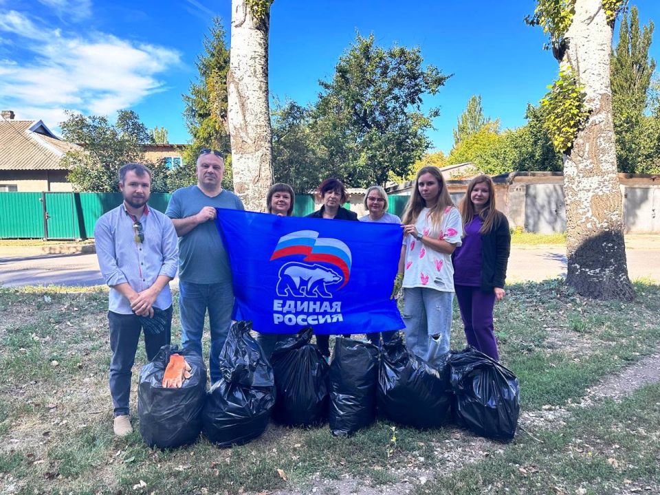 Елена Рязанцева: В Пролетарском районе прошла экологическая акция «Чистый четверг» в рамках проекта «Городская среда» Всероссийской политической партии «Единая Россия»