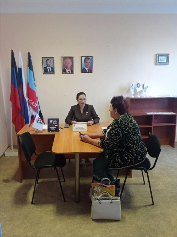 Приём граждан в общественной приёмной партии "Единая Россия"