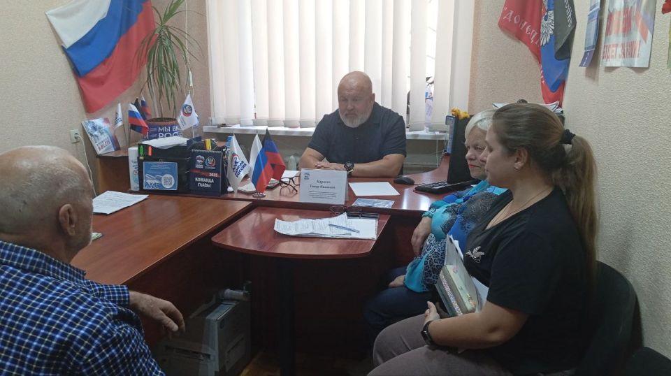 Елена Синецкая: Сегодня, 11 сентября, первый заместитель руководителя Управы Калининского внутригородского района Администрации городского округа Донецк Тимур Карасев провел приём граждан в общественной приёмной...