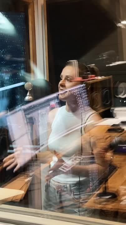 ПРЕМЬЕРА ПЕСНИ. Наталья Качура - ВЫЗДОРАВЛИВАЙ, МИР! Слушайте на всех музыкальных площадках: