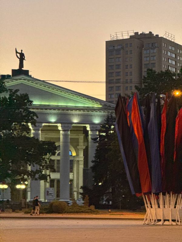 Александр Волошин: #пейзажиДонбасса. Донецкий драматический театр