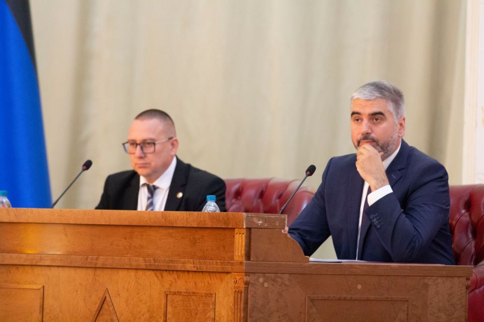 Алексей Дорофеев: Принял участие в 71-м пленарном заседании Народного Совета Донецкой Народной Республики, где мы приняли несколько очень важных для Республики решений