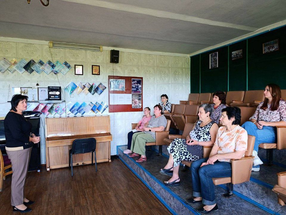 Михаил Меренков: Первый заместитель руководителя Управы Буденновского внутригородского района Елена Булавицкая провела встречу с трудовым коллективом МБУ ДО «Школа искусств № 1 г. Донецка»