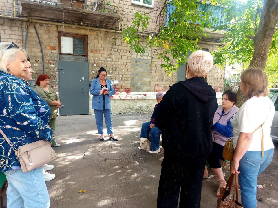 Наталья Бегуненко: По поручению Главы ДНР Дениса Пушилина в Петровском районе продолжаются встречи с населением