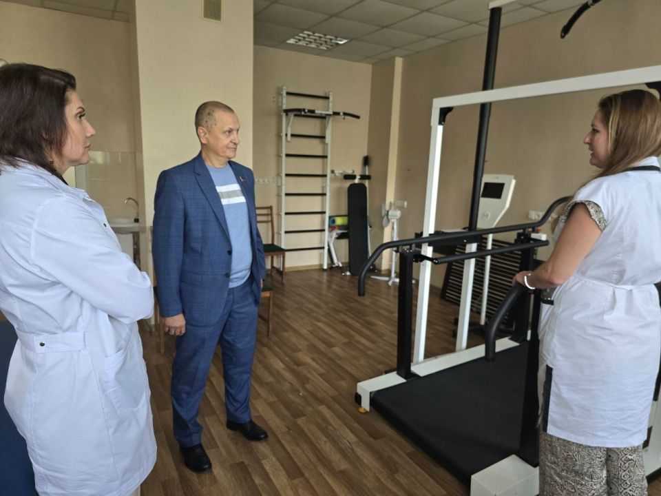 Дмитрий Огилец: Сегодня, с рабочим визитом посетил ГБУЗ ДНР "Городская клиническая больница №7 г. Донецка", а именно отделение медицинской реабилитации