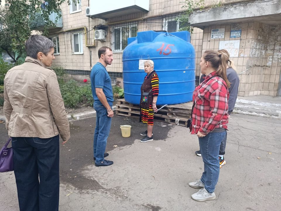Иван Адамец: Депутат Донецкого городского совета Сергей Остапенко провел мониторинг подвоза технической воды в установленную емкость по улице Куйбышева, 169