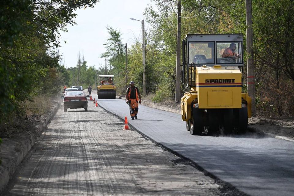 Денис Машков: К концу этой недели завершится ремонт улицы Нижневартовской, которая является ключевой транспортной артерией для микрорайона Тихий в Петровском районе г. Донецка. Эта дорога, не видевшая капитального ремонта с...