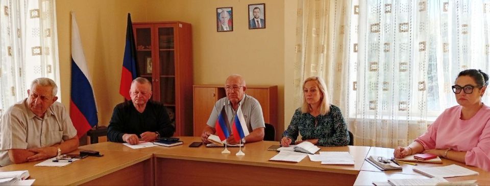 Наталья Бегуненко: Сегодня, 17 сентября, руководитель Управы Петровского внутригородского района Администрации городского округа Донецк Бегуненко Наталья провела еженедельное аппаратное совещание