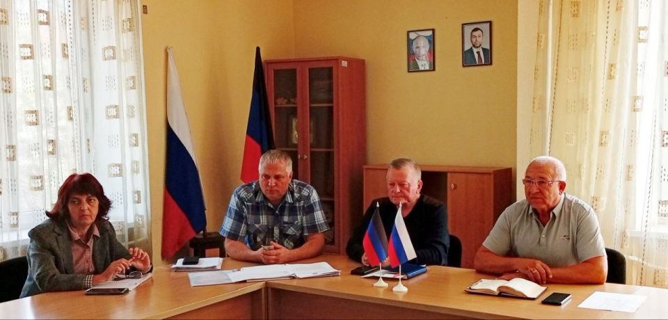 Наталья Бегуненко: Первый заместитель руководителя Управы Петровского внутригородского района Администрации городского округа Донецк Плахутин Юрий Иванович провёл рабочее совещание с руководителями предприятий и учреждений...