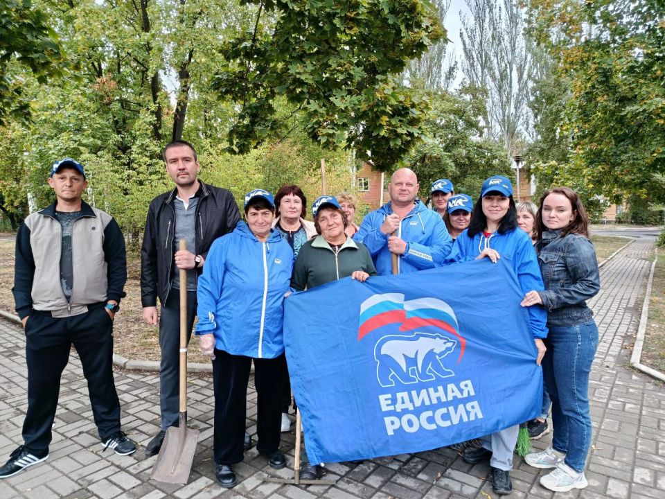 Елена Синецкая: Сегодня, 18 сентября в рамках проекта «Чистая страна», реализуемого партией «Единая Россия», сотрудники Управы Калининского внутригородского района Администрации городского округа Донецк приняли участие в...