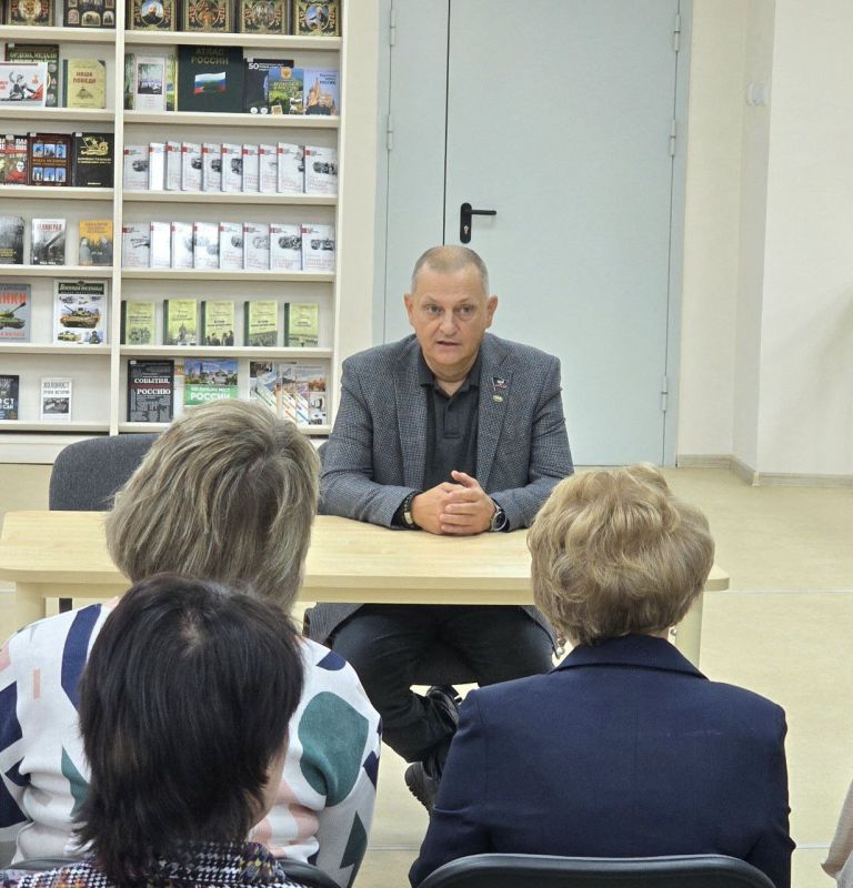 Дмитрий Огилец: По поручению Главы Донецкой Народной Республики провёл встречу с трудовым коллективом Муниципальное бюджетное учреждение «Централизованная библиотечная система городского округа Харцызск Донецкой Народной...