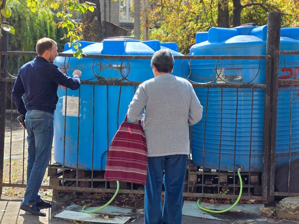 Иван Адамец: Депутат Донецкого городского совета Сергей Остапенко провел мониторинг подвоза технической воды в установленную емкость по улице Сомова, 6а
