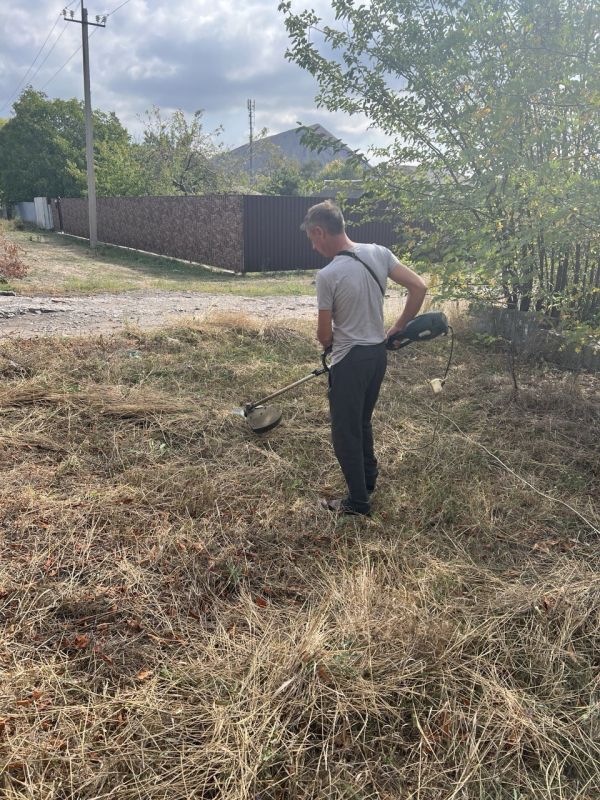 Наталья Бегуненко: Активное участие в субботнике приняли сотрудники Петровского участка № 1 Донецкого Филиала «Единого регионального фонда по управлению МКД на территории ДНР» и активные жители