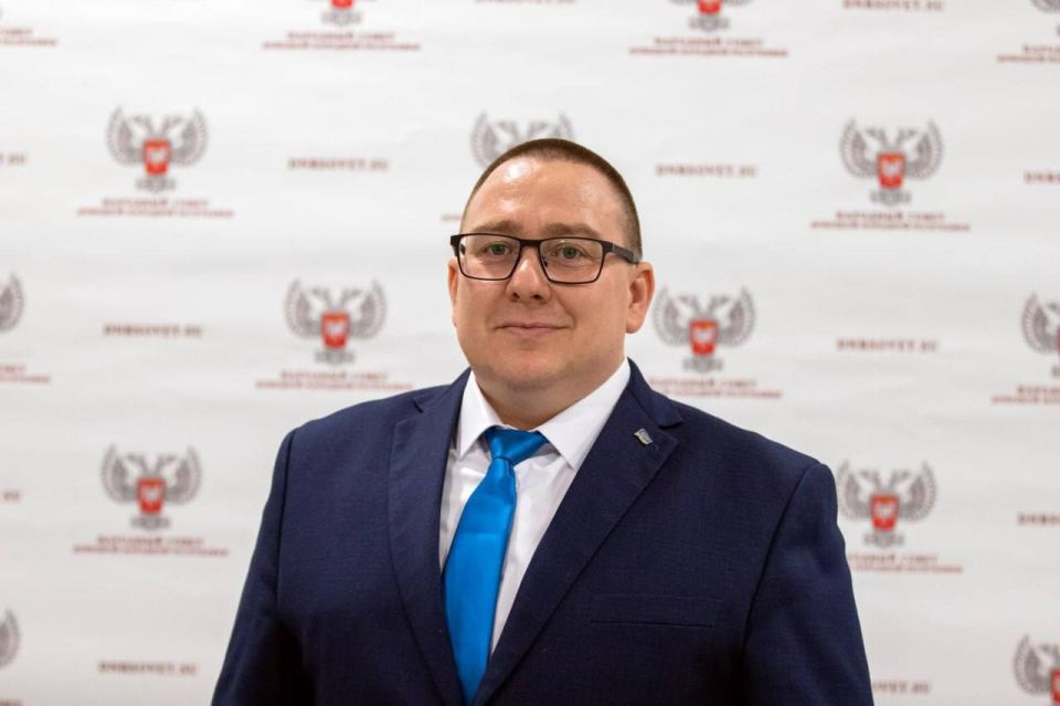 Заместитель Председателя Народного Совета ДНР Андрей Крамар (фракция ЛДПР) в эфире программы «О важном» на радио «Комета» рассказал о мерах по урегулированию ситуации с водоснабжением в регионе