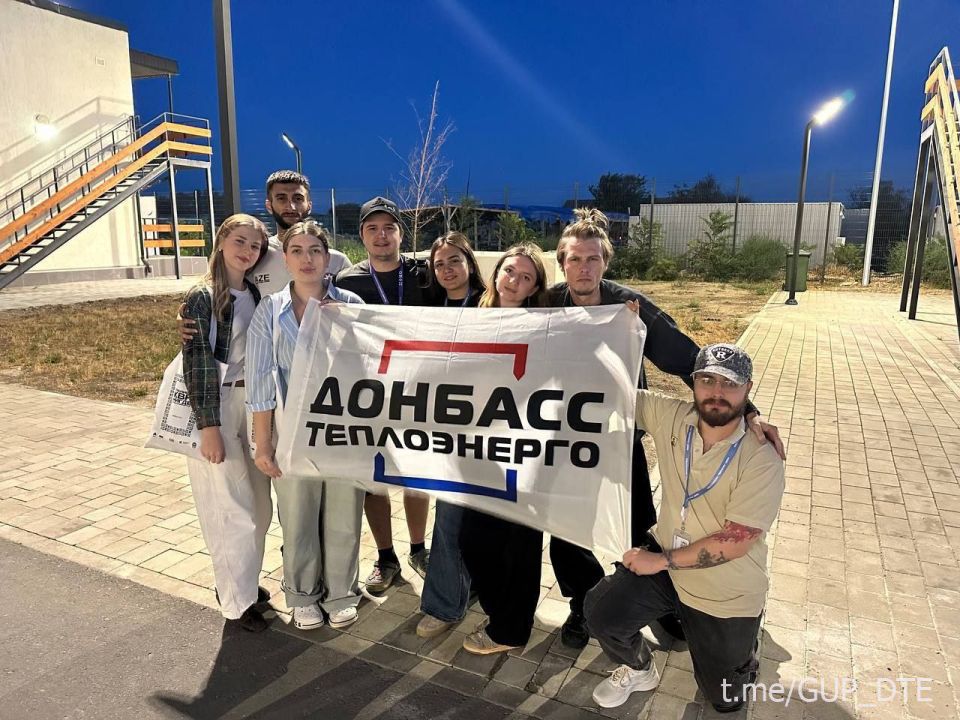 ШУТИТЬ СМЕШНО – ТОЖЕ ИСКУССТВО: МОЛОДЕЖЬ «ДОНБАССТЕПЛОЭНЕРГО» В «ШКОЛЕ ЮМОРА ПО-НОВОМУ»