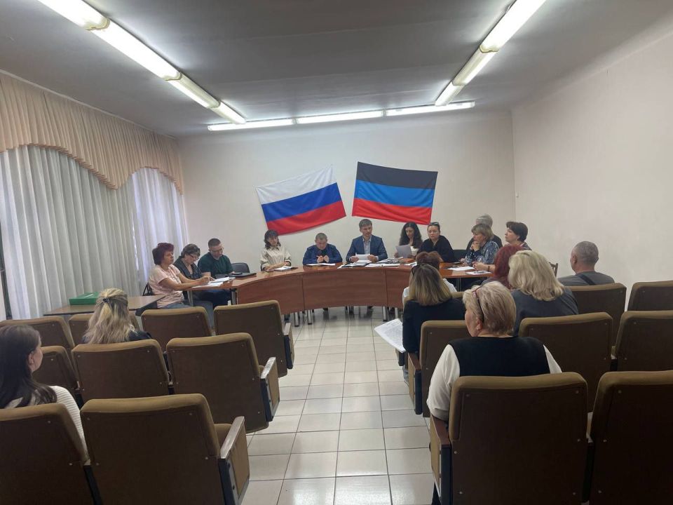 Валентин Левченко: С целью координации работы районных структур, чья деятельность направлена на профилактику безнадзорности и детской преступности, а также для выявления и устранения причин асоциального поведения детей...